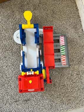 PAW Patrol Big Truck Pups Truck Stop HQ Transforming Playset